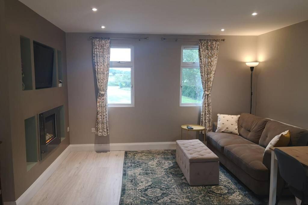 Country Retreat, Ireland's Hidden Heartland F35 Yc67 * Ballyhaunis